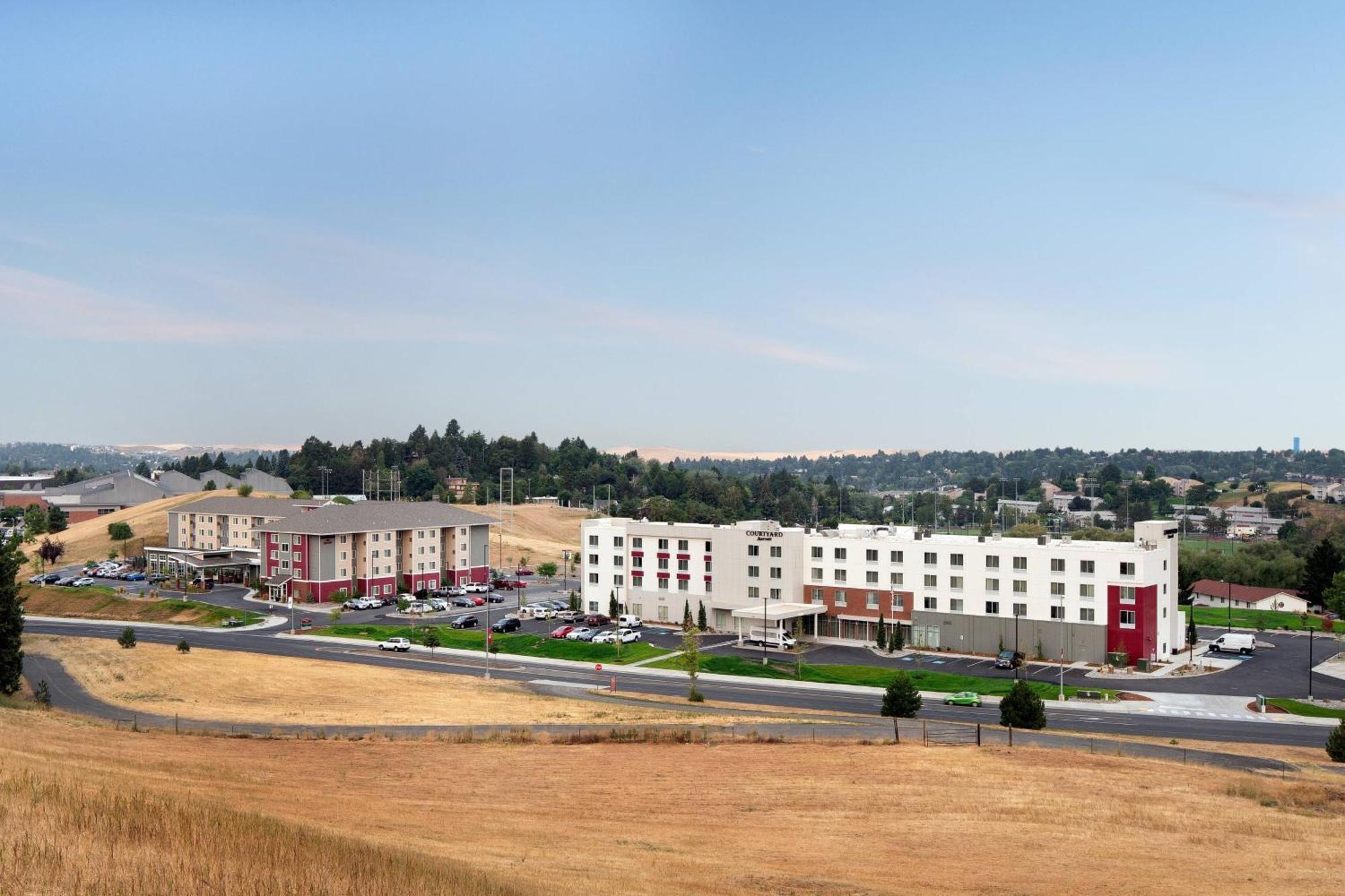 Courtyard By Marriott Pullman Hotel Exterior foto