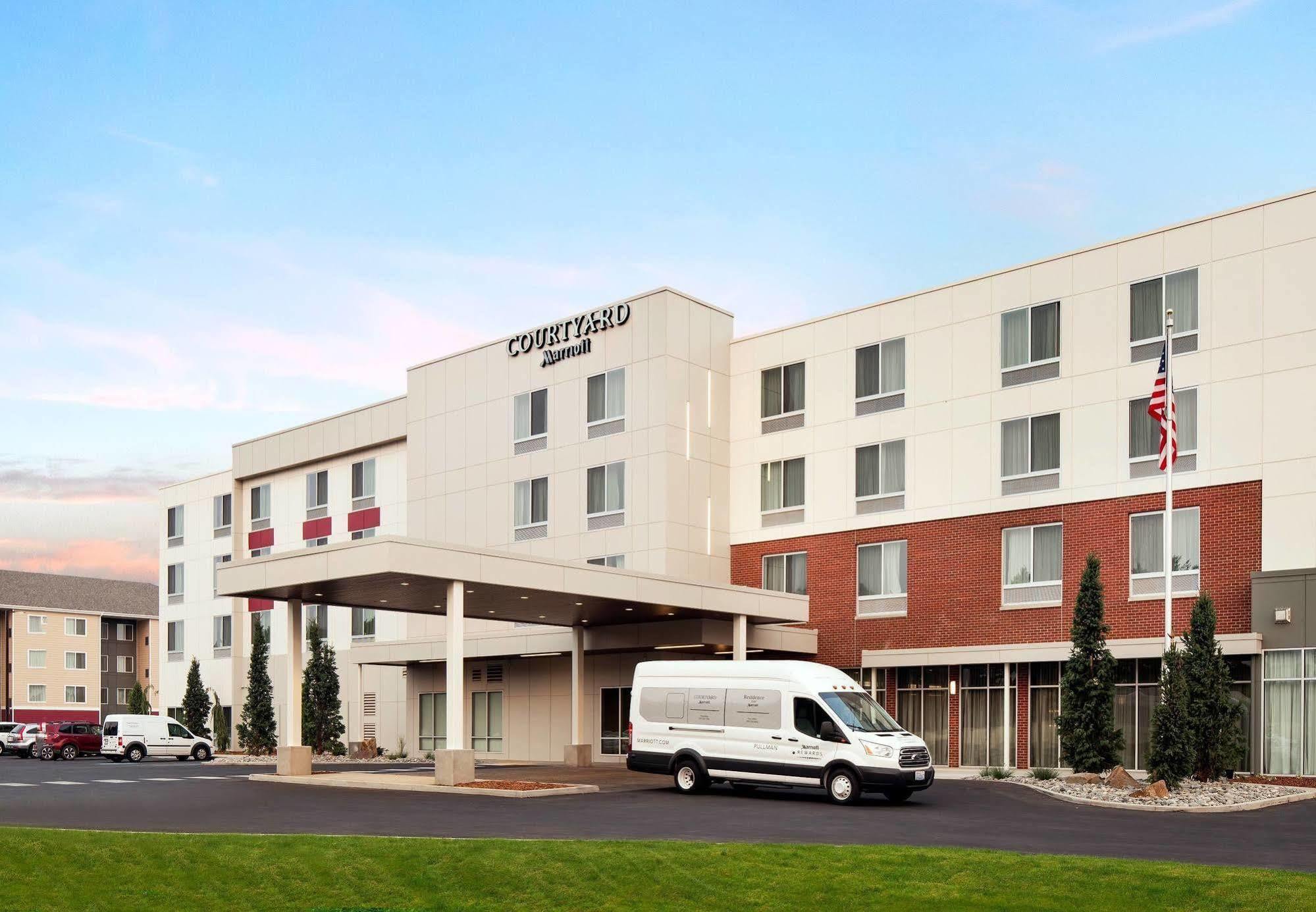 Courtyard By Marriott Pullman Hotel Exterior foto